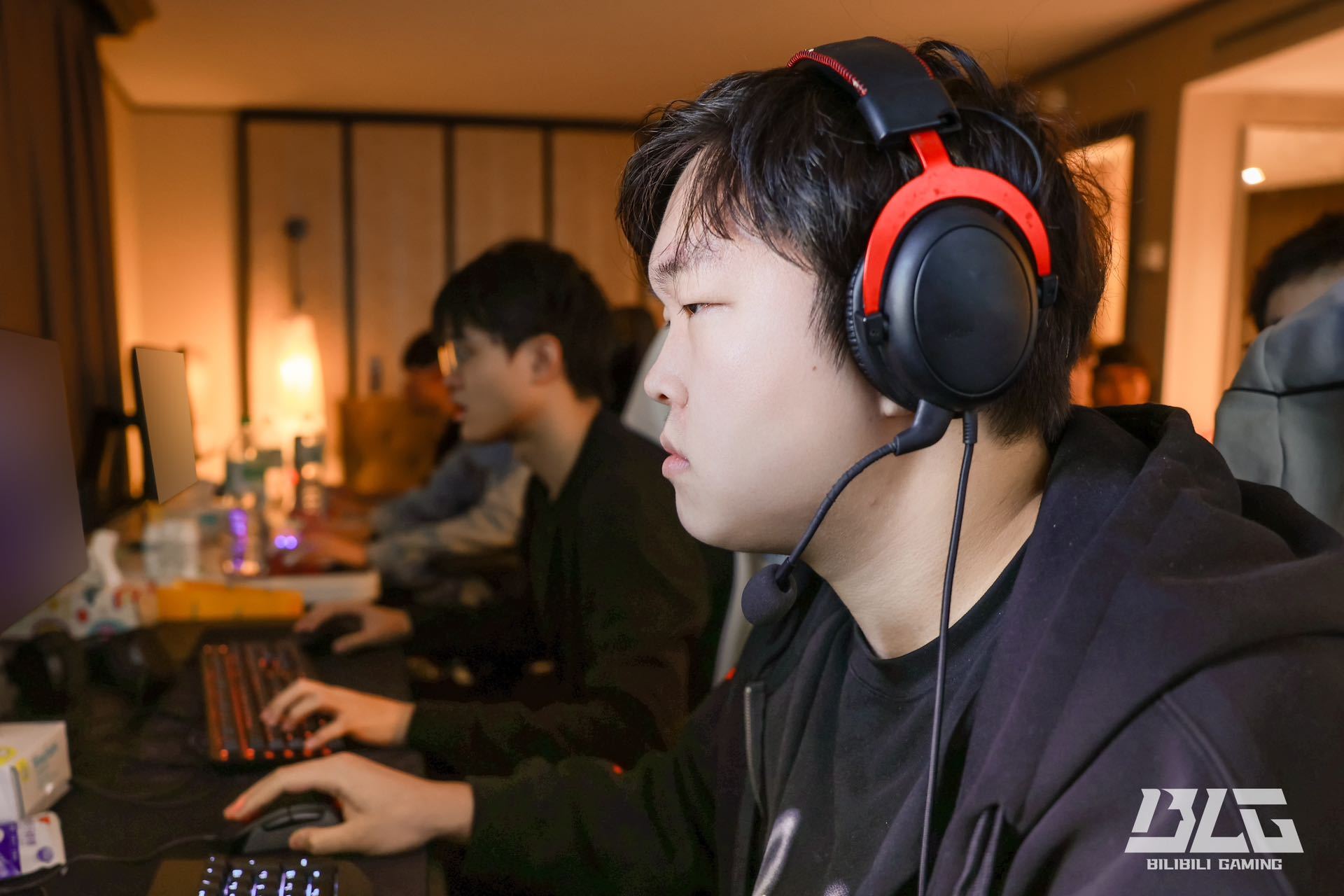 竞椅行业未来助力玩家享受极致体验瓦力棋牌游戏傲风以技术创新引领电