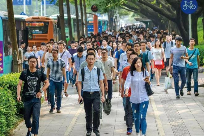 年20万人流入一线城市人口争夺完胜瓦力棋牌试玩人口增量全国第一深圳一(图5)